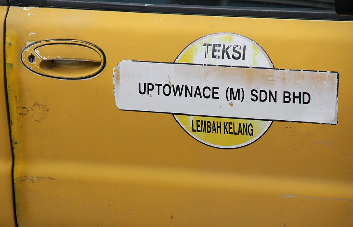 La palabra Taxi adaptada al sonido en Malasia